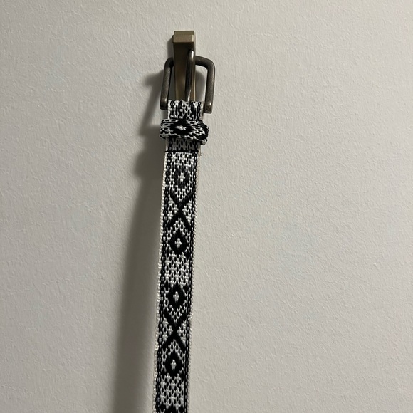 Black and white stitched skinny belt. Size M/L - Picture 1 of 4